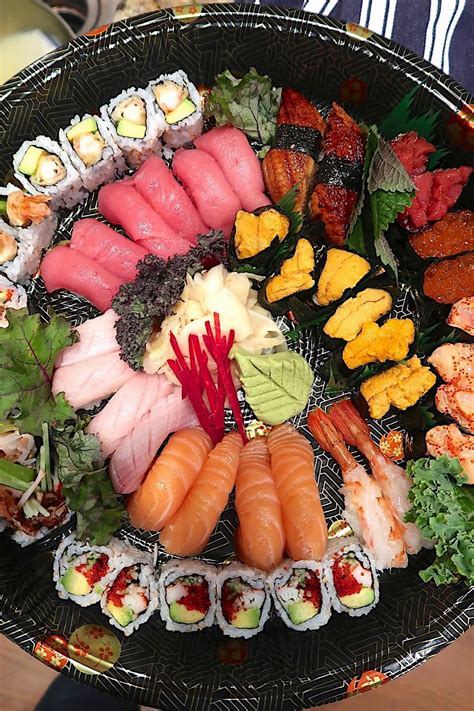 Yamato sushi - Yamato bylo založeno v roce 2013 a od té doby sklízí úspěchy a ocenění po celém světě, především pak v Japonsku. Šéfkuchař Richard Tomáš je úřadujícím Grand World Sushi Championem, tento titul získal v Tokiu, kde reprezentoval Českou Republiku na prestižním World Sushi Cupu.